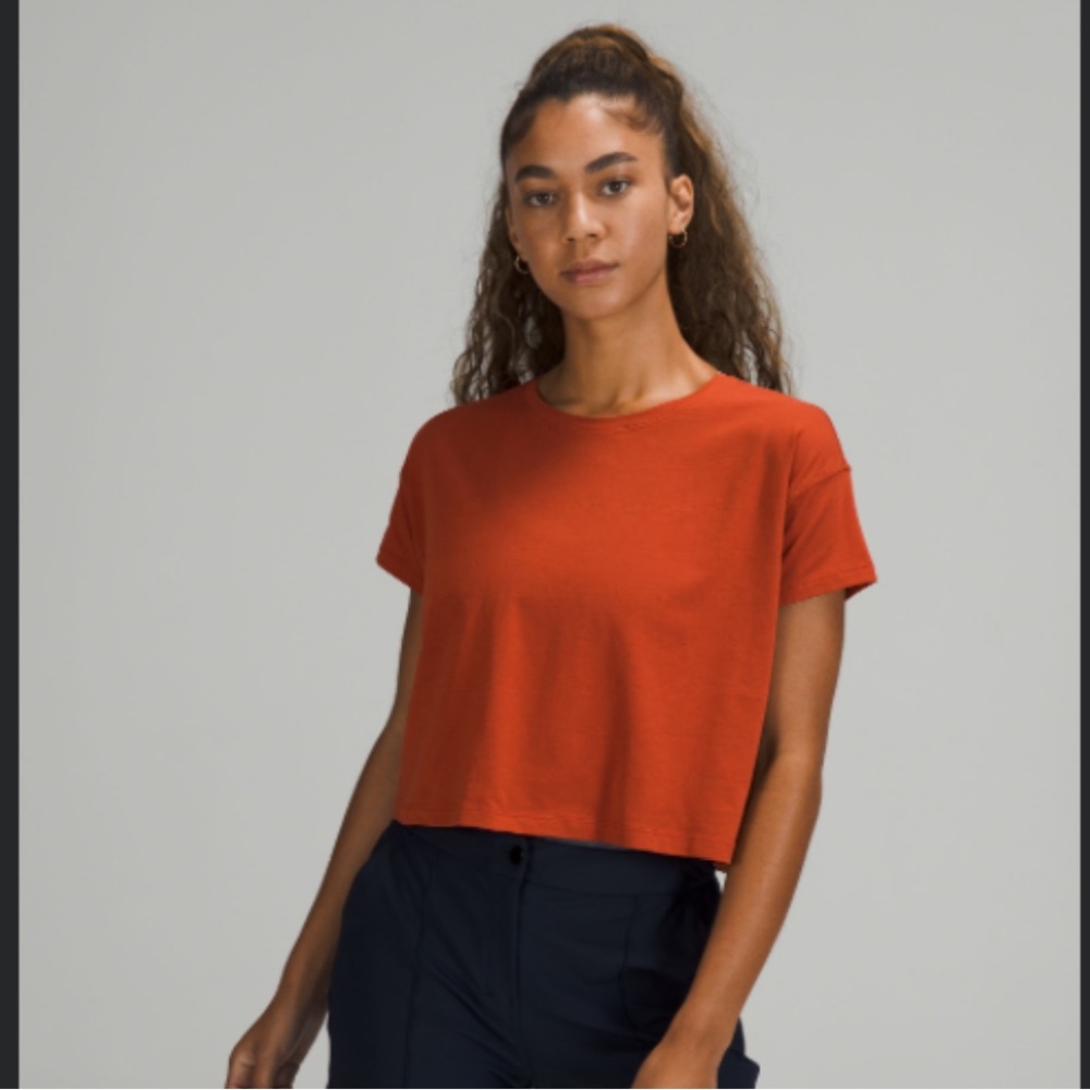 Lululemon 
CATES TEE, Aztec Brick
Size: 10